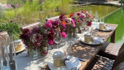 Tischdekoration Blumenrolle
