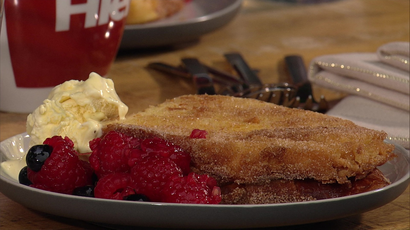 Arme Ritter mit marinierten Beeren - Rezepte - Verbraucher - WDR