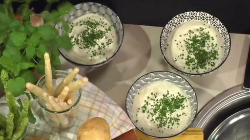 Espuma vom Spargel mit Eigelb, Wacholderschinken und Schnittlauch ...