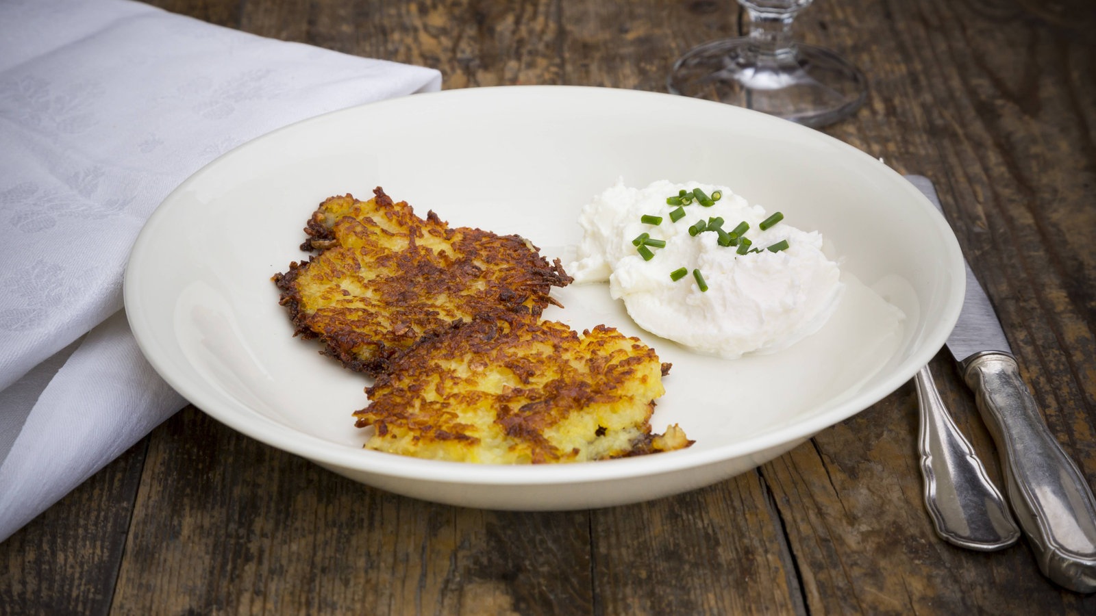 Gemüserösti mit Petersilien-Aioli und Frühlingssalat - Rezepte ...