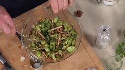 Brokkoli-Auflauf und Mandel-Brokkolisalat 