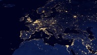 Satellitenansicht von Europa bei Nacht.