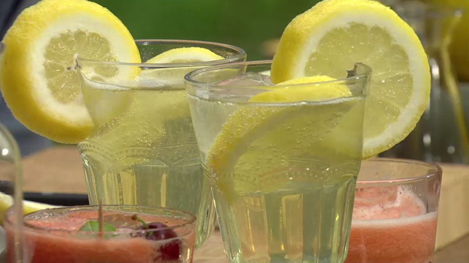 Limoncello-Spritz und Tomaten-Melonen-Drink - Rezepte - Verbraucher - WDR