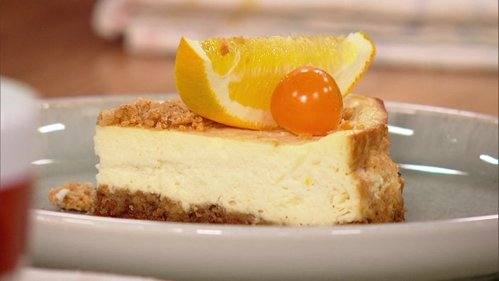 Orangen-Cheesecake mit Amarettini-Boden