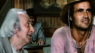 Ein alter Goldsucher (Franco Pesce) erzählt dem Abenteurer Gipo (Antonio Sabato) vom Geheimnis.