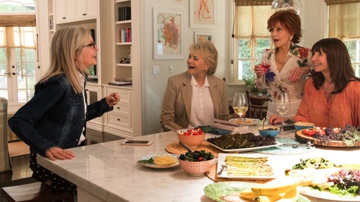 Vivian (Jane Fonda), Diane (Diane Keaton, li.), Carol (Mary Steenburgen) und Sharon (Candice Bergen, 2, v. li.) verbindet eine langjährige Freundschaft.