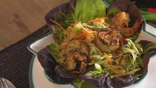 Thailändischer Salat mit Garnelen