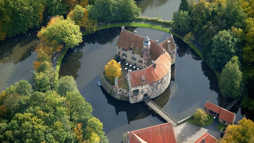 Wasserburg Vischering mit Burggraben in Lüdinghausen