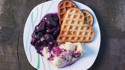 Bergische Waffeln mit geräuchertem Eis von Lukas Tölkes.