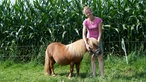 Rita Meermeyer mit einem Pony.