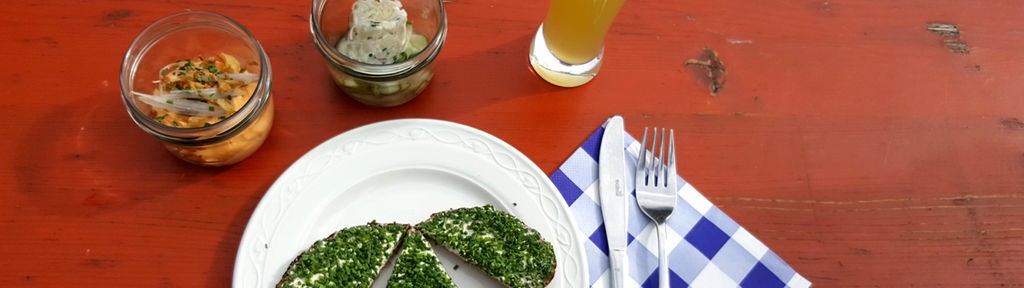 Trebernbrot mit Fisch-Tartar, Obazda und Hopfen-Limonade