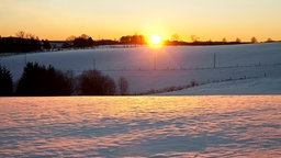 Sonnenuntergang über Winterlandschaft in Wipperfürth, Nordrhein-Westfalen