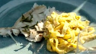 Wolfsbarsch in Salzkruste und Pasta mit Bottarga-Sauce