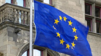 Europa-Flagge vor dem Duisburger Rathaus