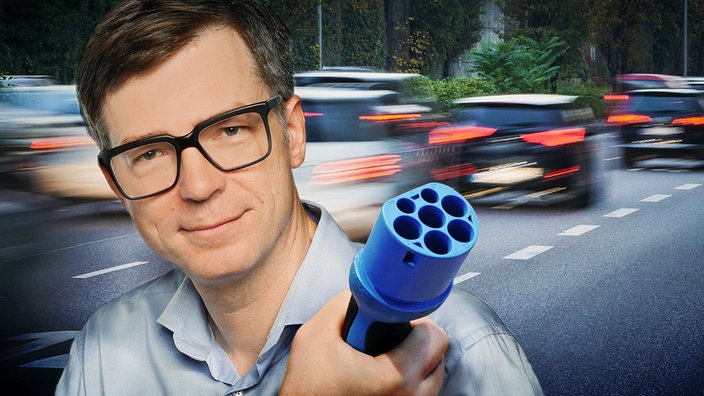 Montage: Ralph Caspers mit Ladekabel vor Autoverkehr