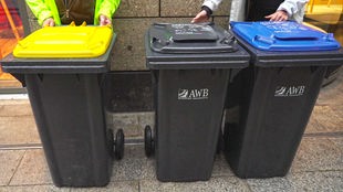 Drei Mülltonnen