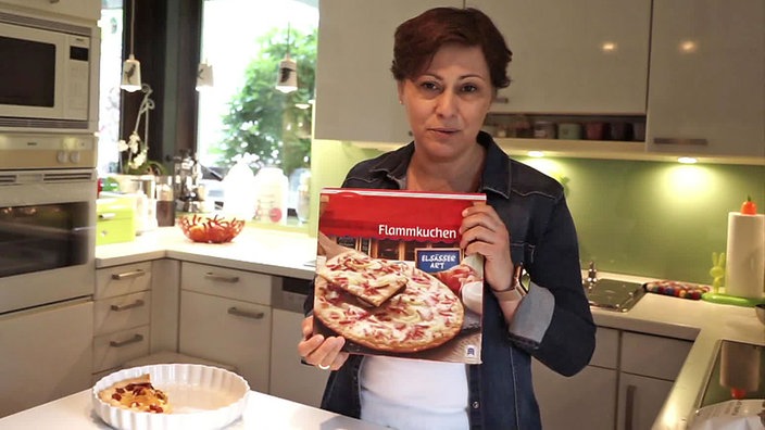 Dr. Katrin Krieft mit einer Flammkuchenschachtel