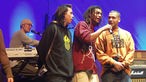 Drei männliche Bandmitglieder von Culcha Candela während des Auftritts