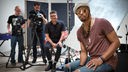 Michael Ciesla (Kamera), Sebastian Lautenbach (Kamera) und Autor Oliver Schwabe im Interview mit Prince-Bassist André Cymone