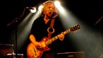 Devon Allman mit seiner Honeytribe spielt Gitarre mit offenem Mund bei der Classic Rocknacht 2007