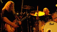 Warren Haynes und Matt Abts von Gov't Mule an Gitarre und am Schlagzeug bei der Classic Rocknacht 2007