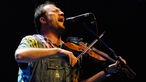 Barley Scotch von Hayseed Dixie singt und spielt gleichzeitig auf der Geige bei der Classic Rocknacht 2007