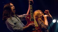 Cormac Neeson am Mikro und links daneben Paul Mahon an der Gitarre für The Answer bei der Classic Rocknacht 2007