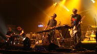Goose auf der Bühne der 21. Rocknacht 2007, links daneben ein Kameramann