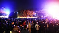 Haldern Pop 2012, hier zu sehen der Zuschauerbereich vor der Bühne