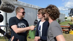 Porky von Deichkind im Interview mit Madsen beim Highfield Festival 2016