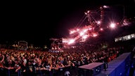 Publikum von Kreator während eines Auftrittes im Rahmen des "XXIV. With Full Force Festival 2017" vom 22.06. - 24.06.2017 in Ferropolis, Gräfenhainichen. 