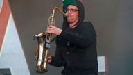 Saxophon wird auch gespielt, von Toby