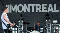 Der Auftritt von Montreal ist klar aufgezeigt durch das Logo-Panel im Hintergrund
