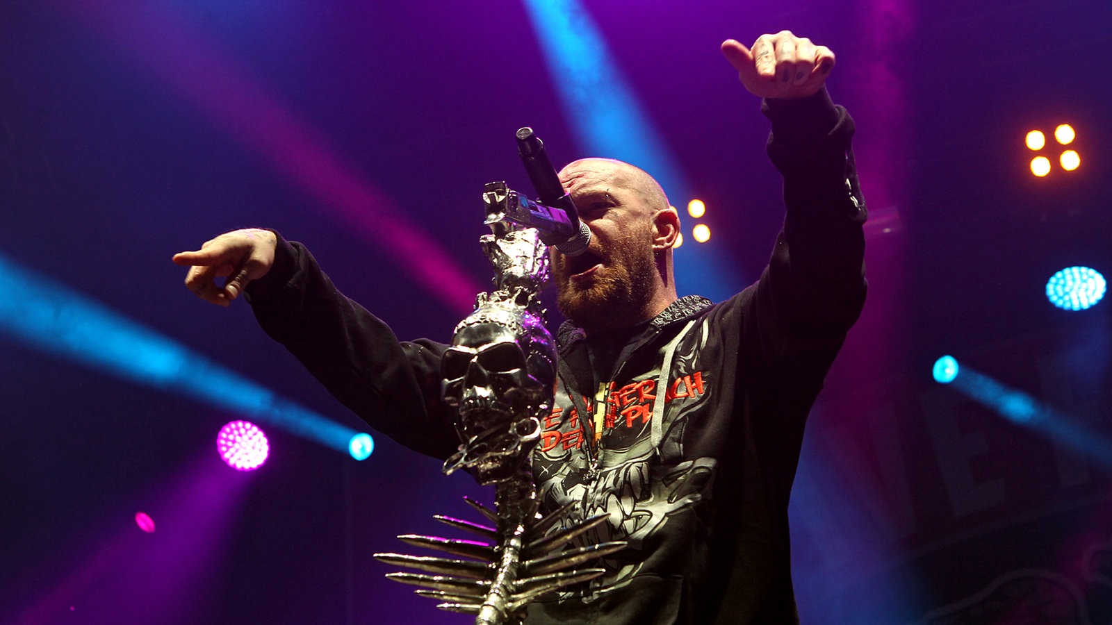 Five finger pride. Группа Five finger Death Punch. Смертельный удар группа. Five finger Death Punch 2013 - Lift me up.