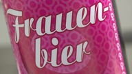 Das Bild zeigt eine Bierdose mit der Aufschrift: "Frauen-Bier".