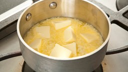 Geschmolzene Butter im Topf