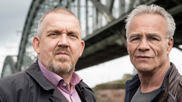 Dietmar Bär (l) als Kommissar Freddy Schenk und Klaus J. Behrendt (r) als Kommissar Max Ballauf vor der Kölner Südbrücke.Dietmar Bär (l) als Kommissar Freddy Schenk und Klaus J. Behrendt (r) als Kommissar Max Ballauf vor der Kölner Südbrücke.