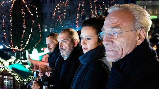 Auf dem Weihnachtsmarkt: Max Ballauf, Natalie Förster, Freddy Schenk und Norbert Jütte.