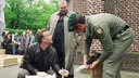 Max Ballhauf (Klaus Johannes Behrendt) und Freddy Schenk (Dietmar Bär) mit einem Polizisten.