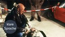  Dr. Joseph Roth (Joe Bausch) untersucht eine Leiche an einem Tatort.