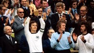 1974 richtete erstmals Deutschland eine Fußball-Weltmeisterschaft aus. 