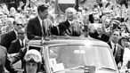 John F. Kennedy, Präsident USA, (li.), und Konrad Adenauer, Bundeskanzler, (re.) am 24.06.1963. 