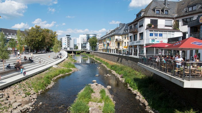 Die Stehstufenanlage ist im Rahmen des Städtebauprojektes " Siegen - Zu Neuen Ufern" an der Brüder-Busch-Straße entstanden. 