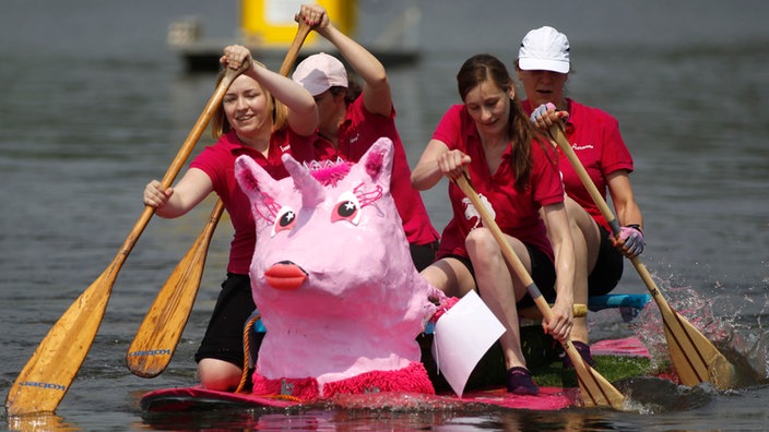 Badewannenrennen auf dem Aaseee: Badewannenboot "Rosa Einhorn"