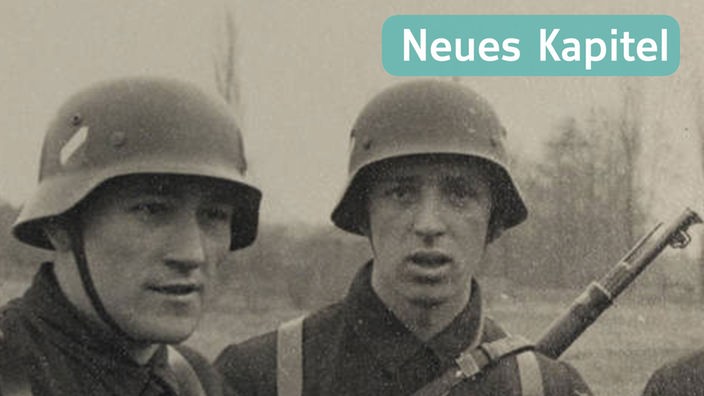 Ein altes Foto von zwei Soldaten. Dazu der Text 'neues Kapitel'.