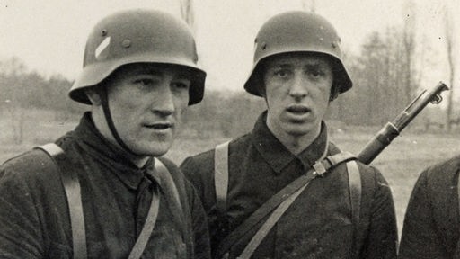 Zwei junge Wehrmachtssoldaten