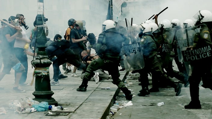 Bereitschaftspolizei trifft auf Demonstranten auf dem Syntagma Platz, Athen.