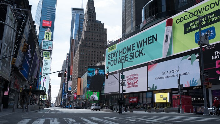Blick auf den leeren Time Square während des Lockdowns im Frühling 2020