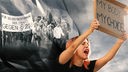Collage: sw-Foto von gegen den Paragraf 218 demonstrierenden Frauen, eine junge Frau mit einem Schild My Body My Choice