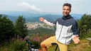 Der "Große Arber" gilt als das Dach des Bayerischen Walds. Ramon Babazadeh erklimmt ihn mit dem Mountainbike.